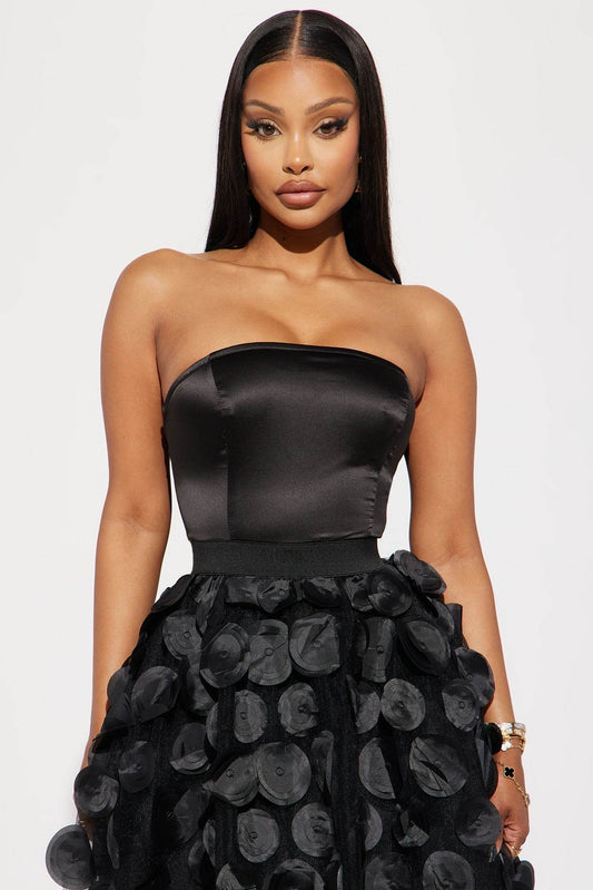 Tina Tulle Midi Dress Black - Chic and Versatile EleganceYour Perfect Tulle Midi Dress Black: The Tina Tulle Midi DressIntroducing the Tulle Midi Dress Black, the ultimate blend of elegance and versatility that every fashiRedemption By Ashley NorthTina Tulle Midi Dress