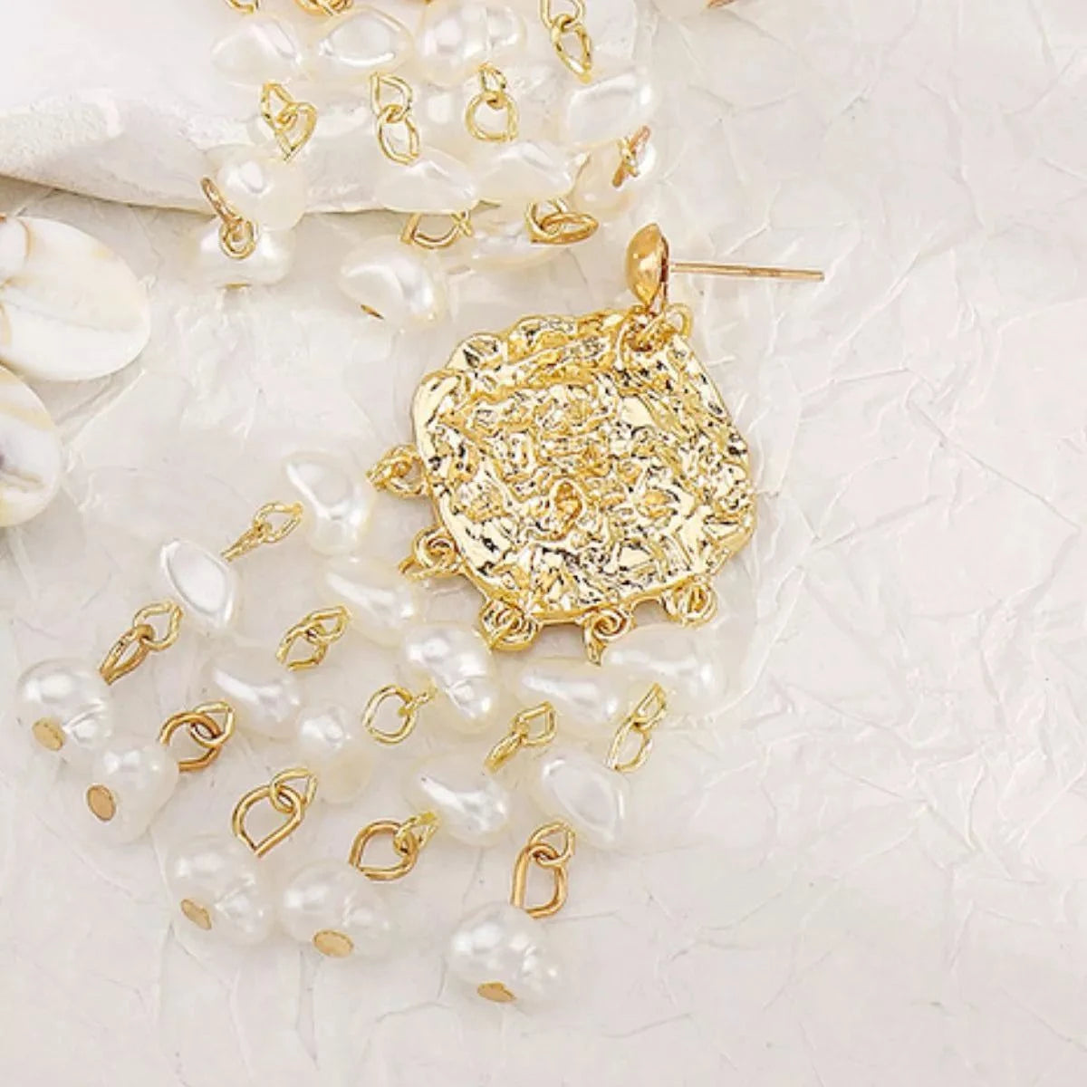 18K gold-plated dangle earrings with synthetic pearls and textured square design