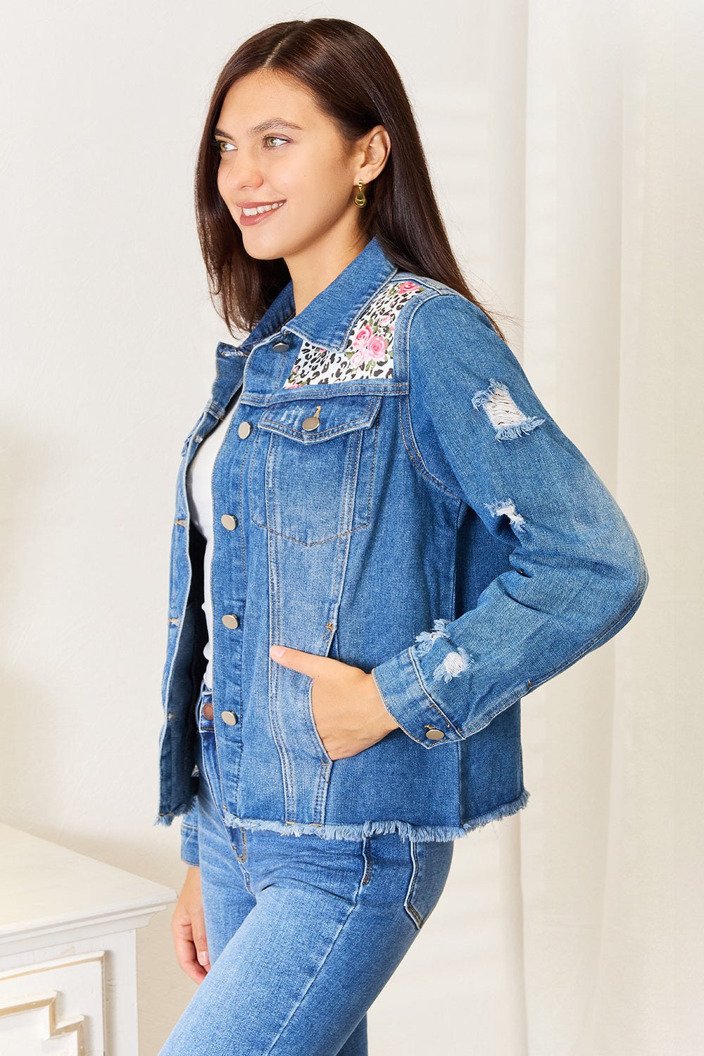 Baeful Leopard Floral Distressed Raw Hem Denim JacketThe Leopard Floral Distressed Raw Hem Denim Jacket effortlessly combines edginess and femininity. This jacket adds a bold statement to your outfit with its unique leLeopard Floral Distressed Raw Hem Denim Jacket