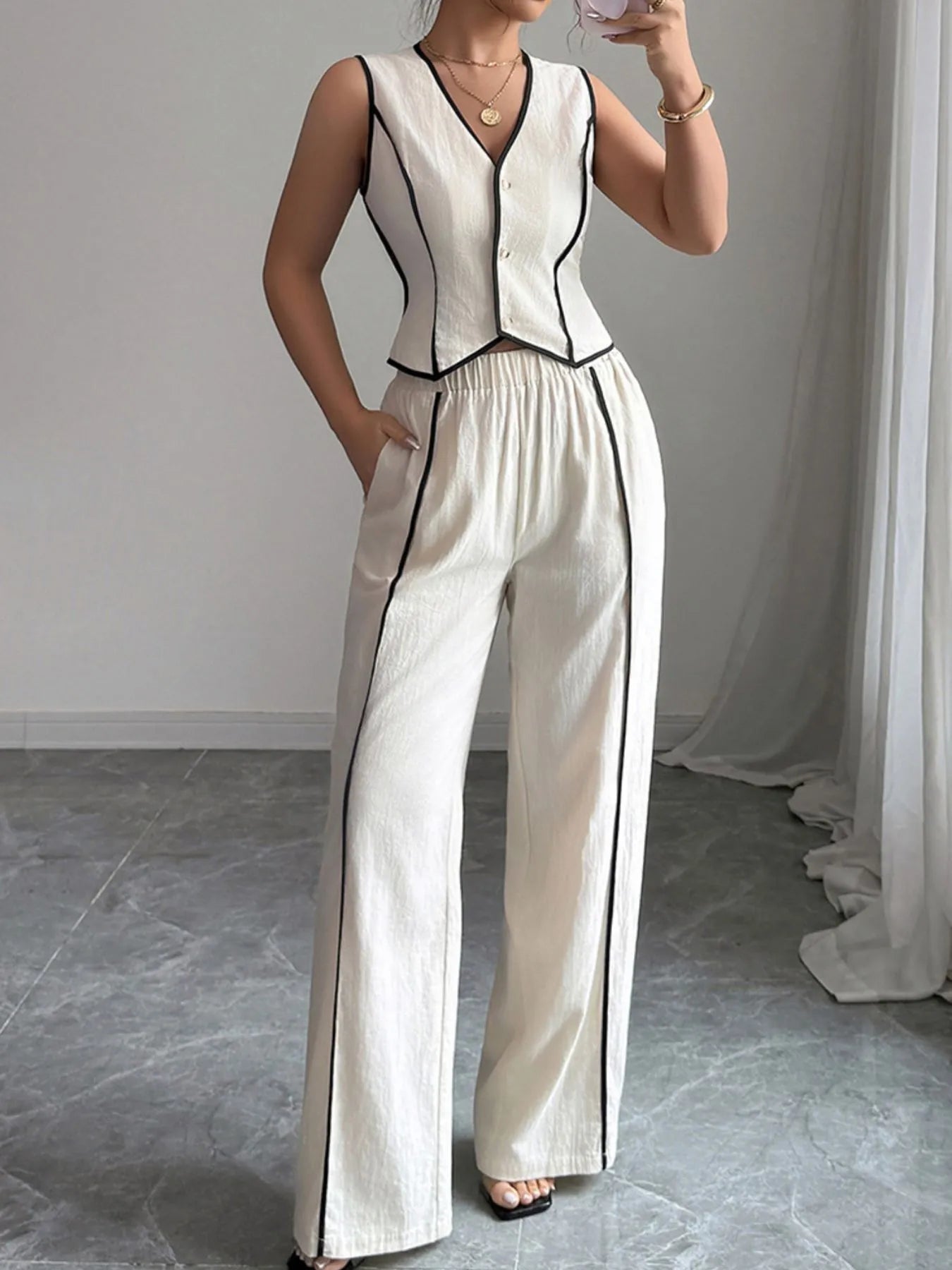 Contrast Trim V-Neck Set and Pants for Effortless Chic Style.