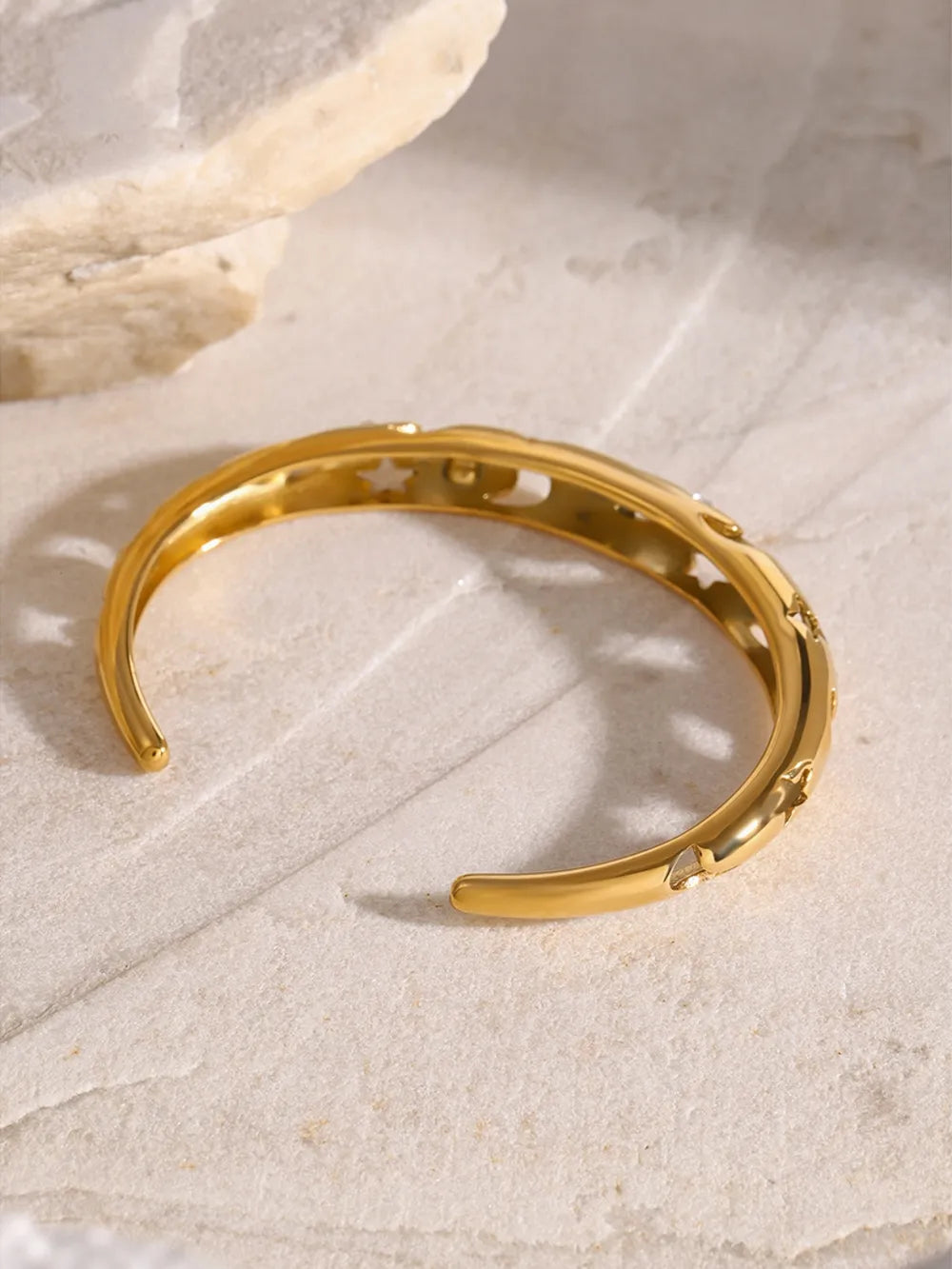 Stainless Steel Inlaid Rhinestone Cutout Bracelet.