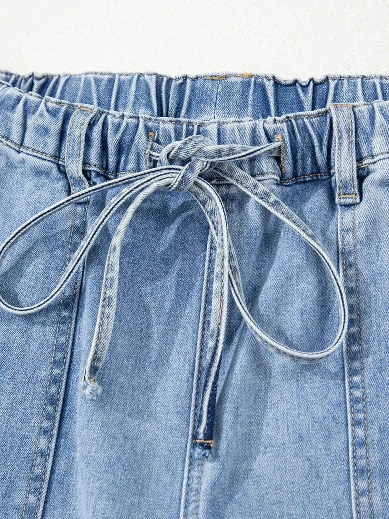 Wide Leg Drawstring Raw Hem JeansFeatures:Pocketed,Drawstring
Stretch:Slightly stretchy
Material composition:75% cotton, 23% polyester, 2% elastane
Care instructions:Machine wash cold. Tumble dry loRedemption By Ashley NorthWide Leg Drawstring Jeans